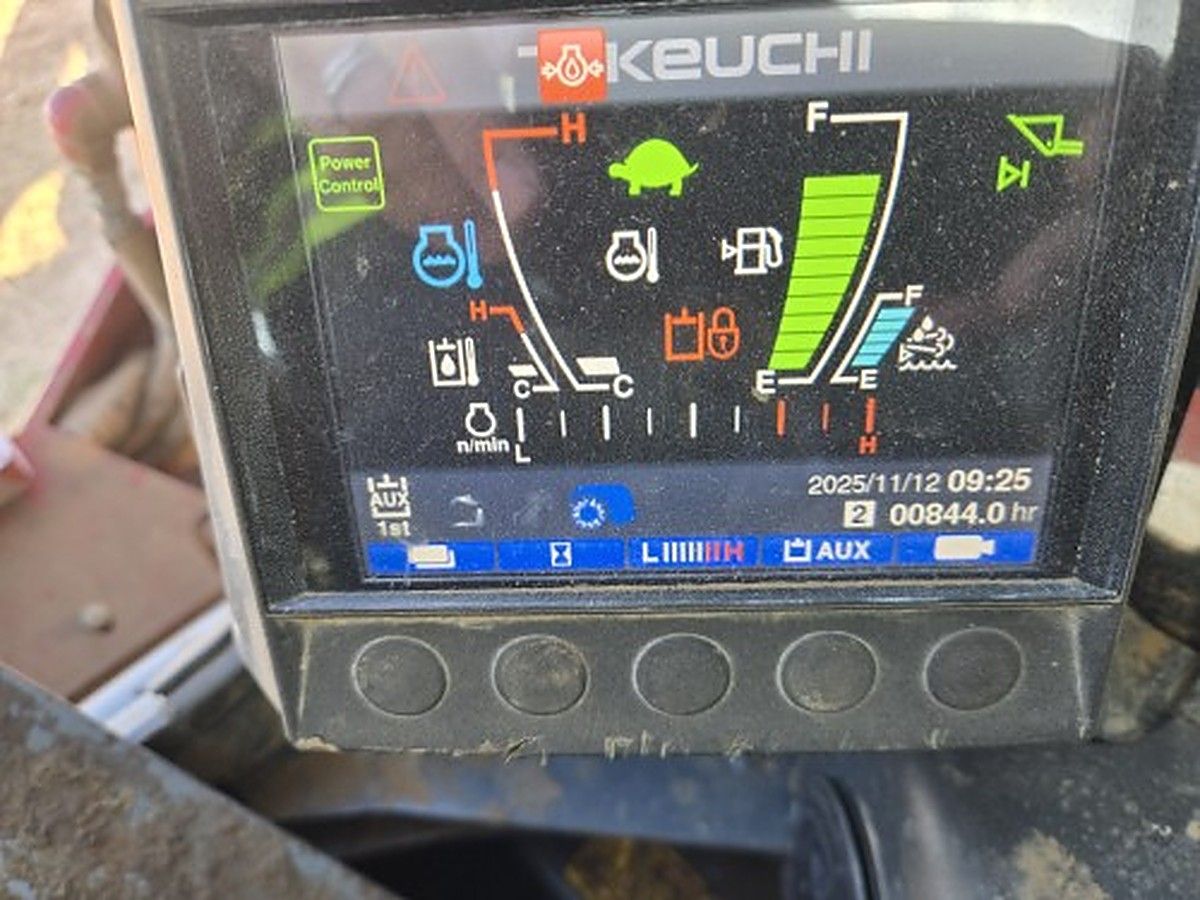 TAKEUCHI TL12V2-CR photo 4