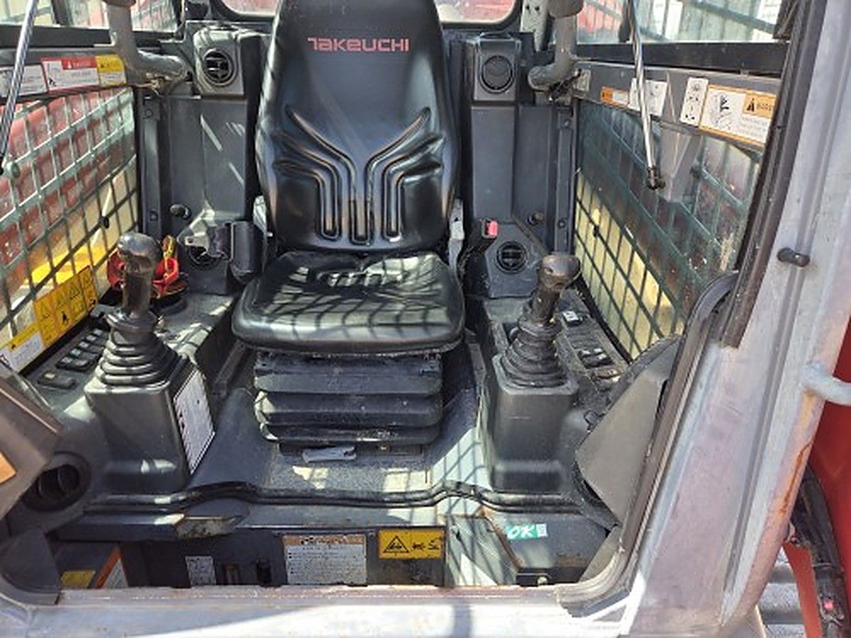 TAKEUCHI TL12V2-CR photo 2