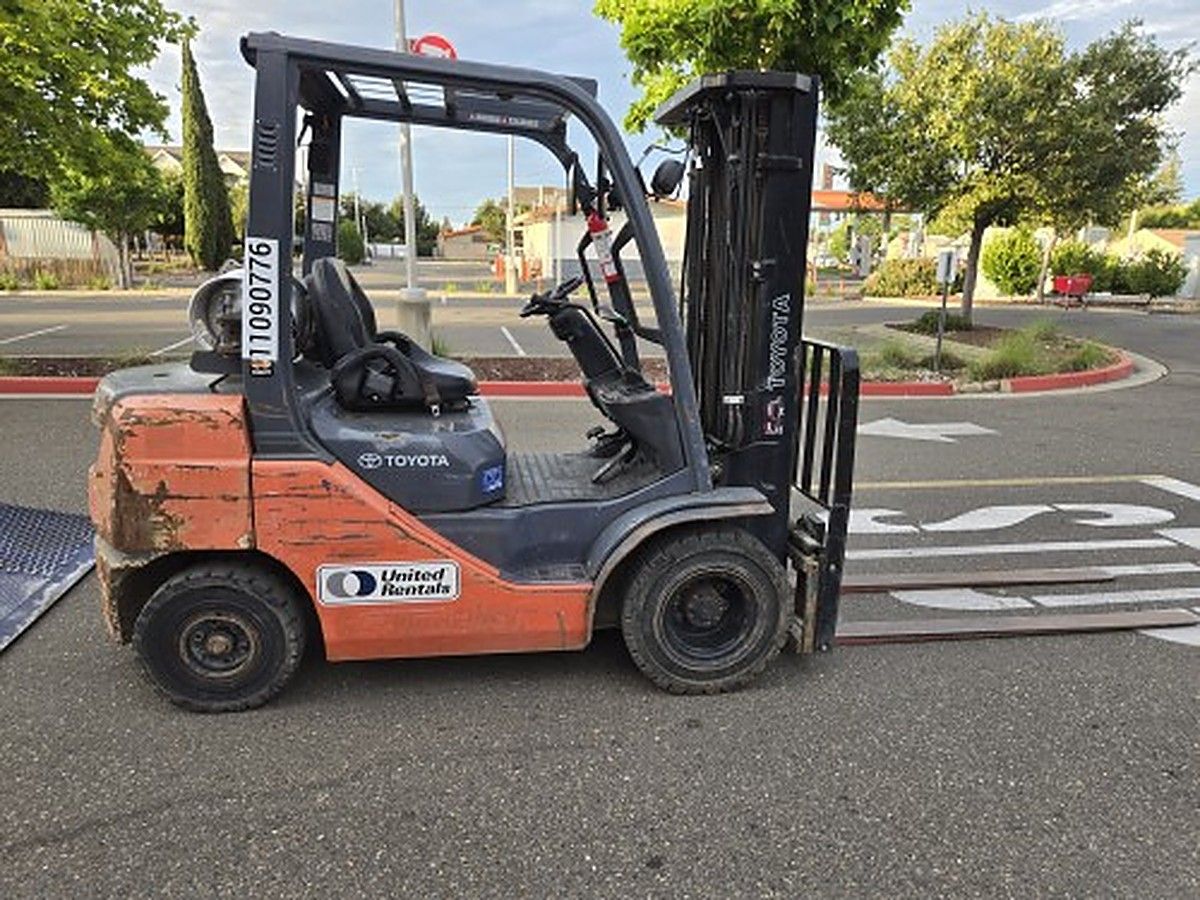 TOYOTA 8FGU25 photo 5