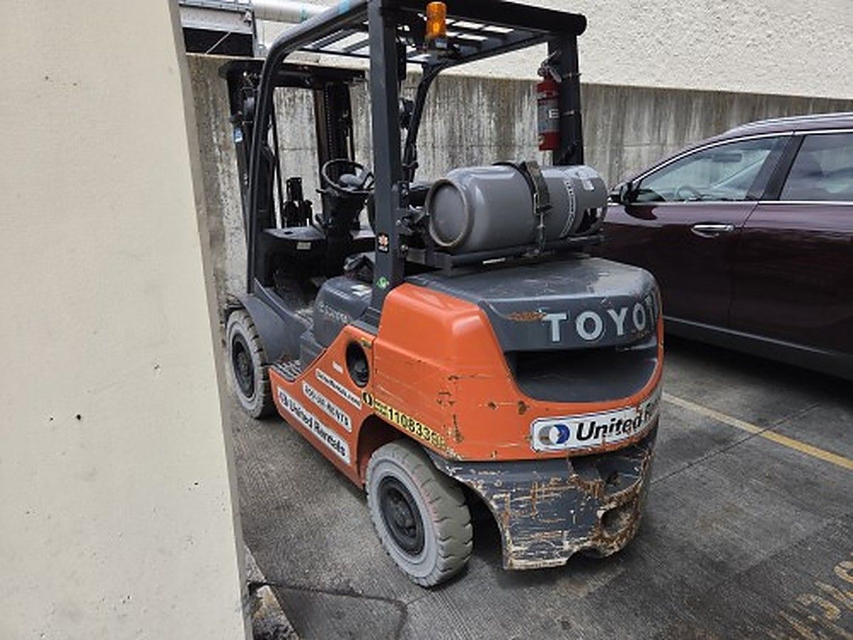 TOYOTA 8FGU25 photo 4
