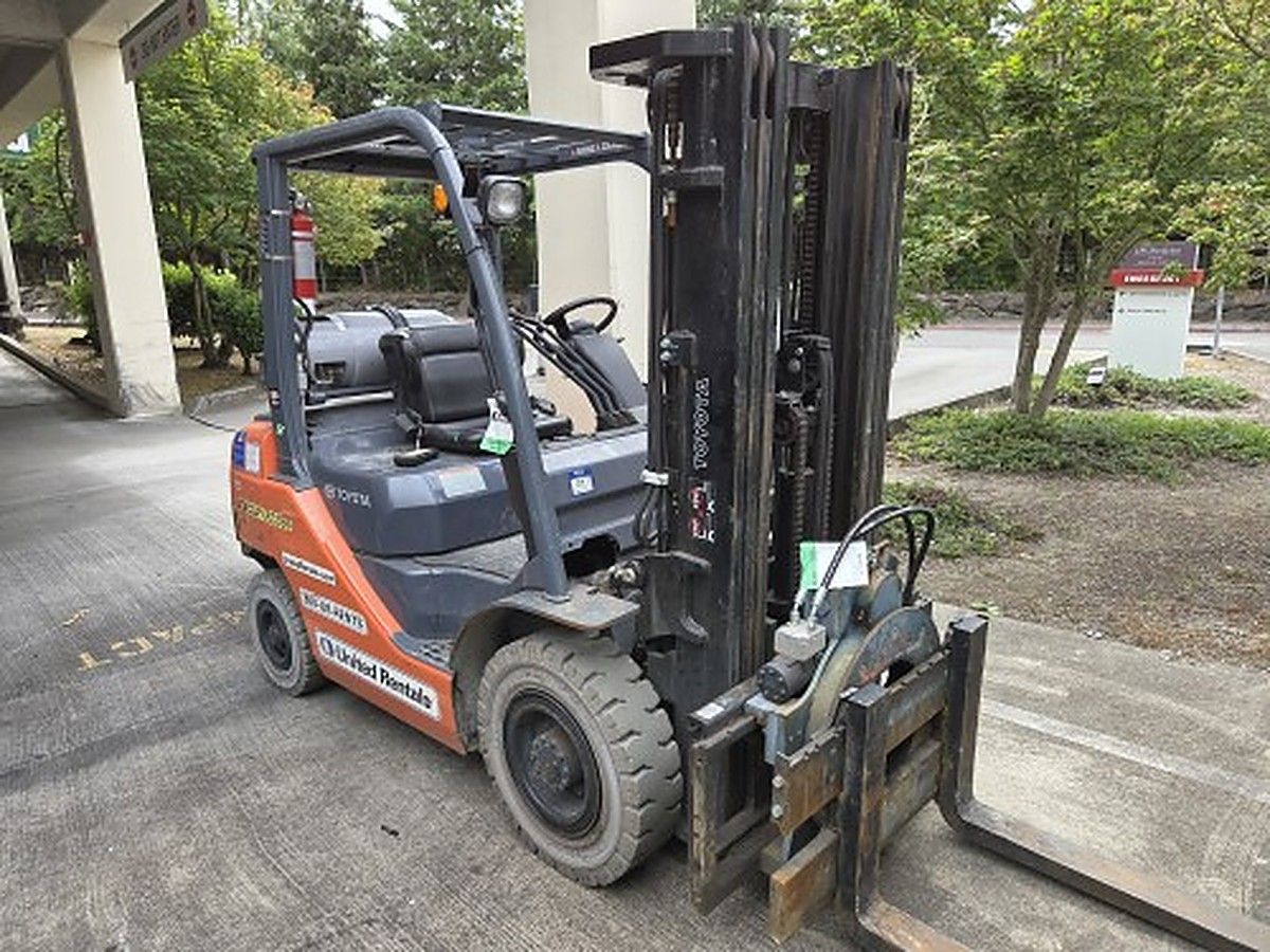 TOYOTA 8FGU25 photo 6