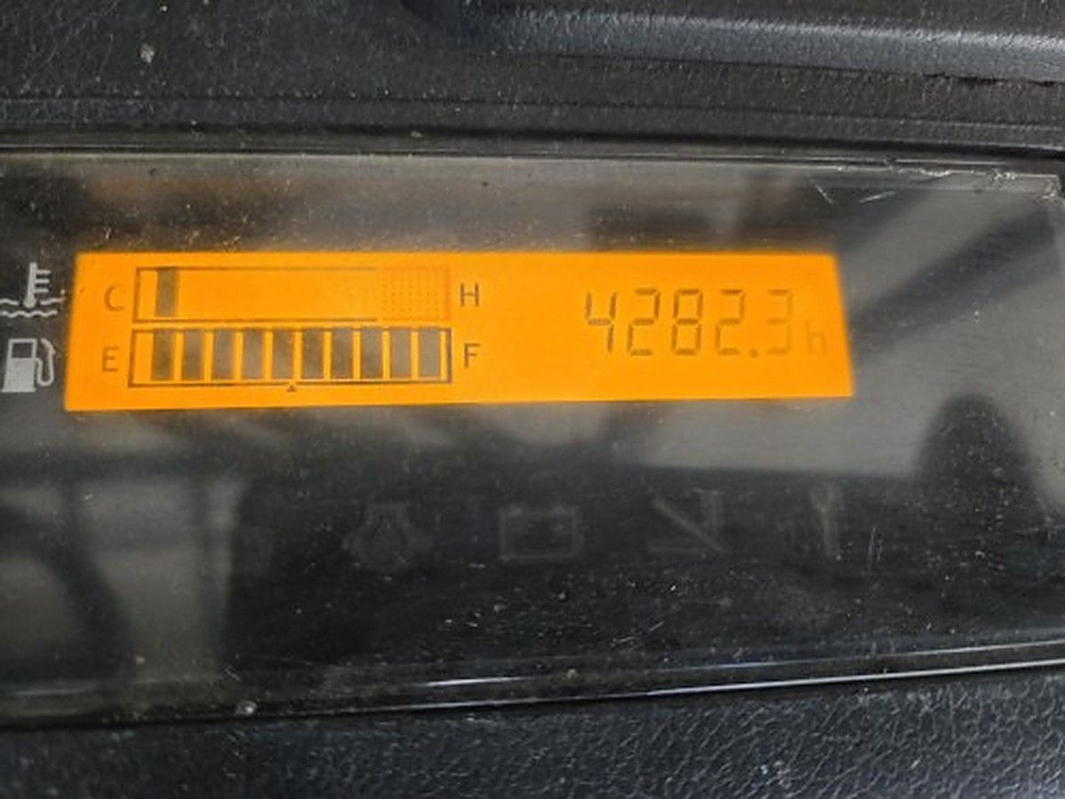TOYOTA 8FGU25 photo 5
