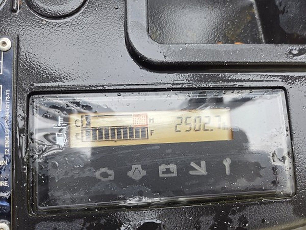 TOYOTA 8FGU25 photo 2