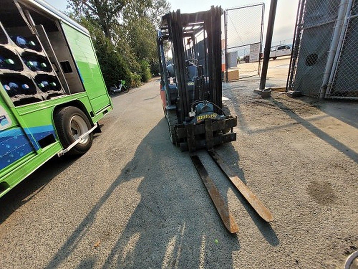 TOYOTA 8FGU25 photo 2