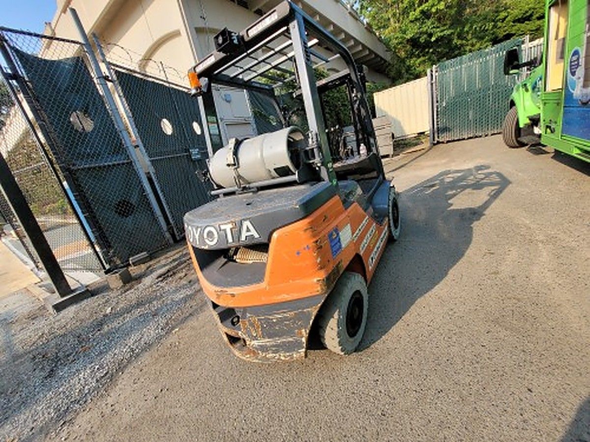TOYOTA 8FGU25 photo 3