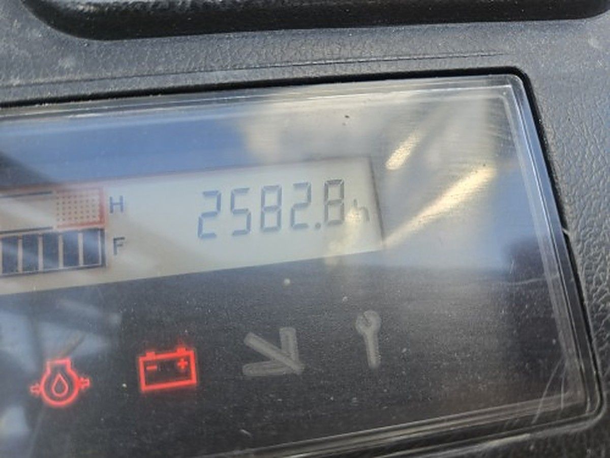 TOYOTA 8FGU25 photo 4