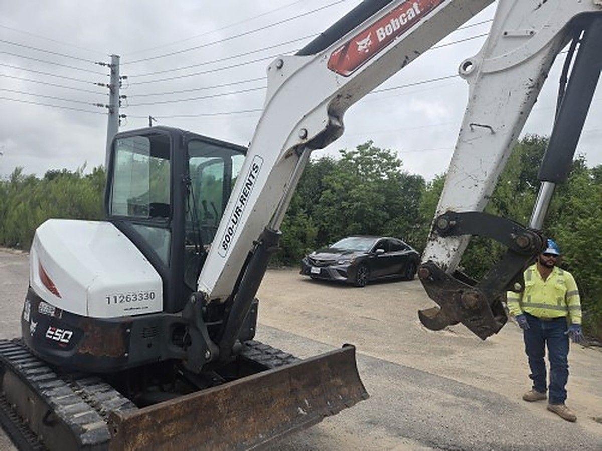 BOBCAT E50 photo 2