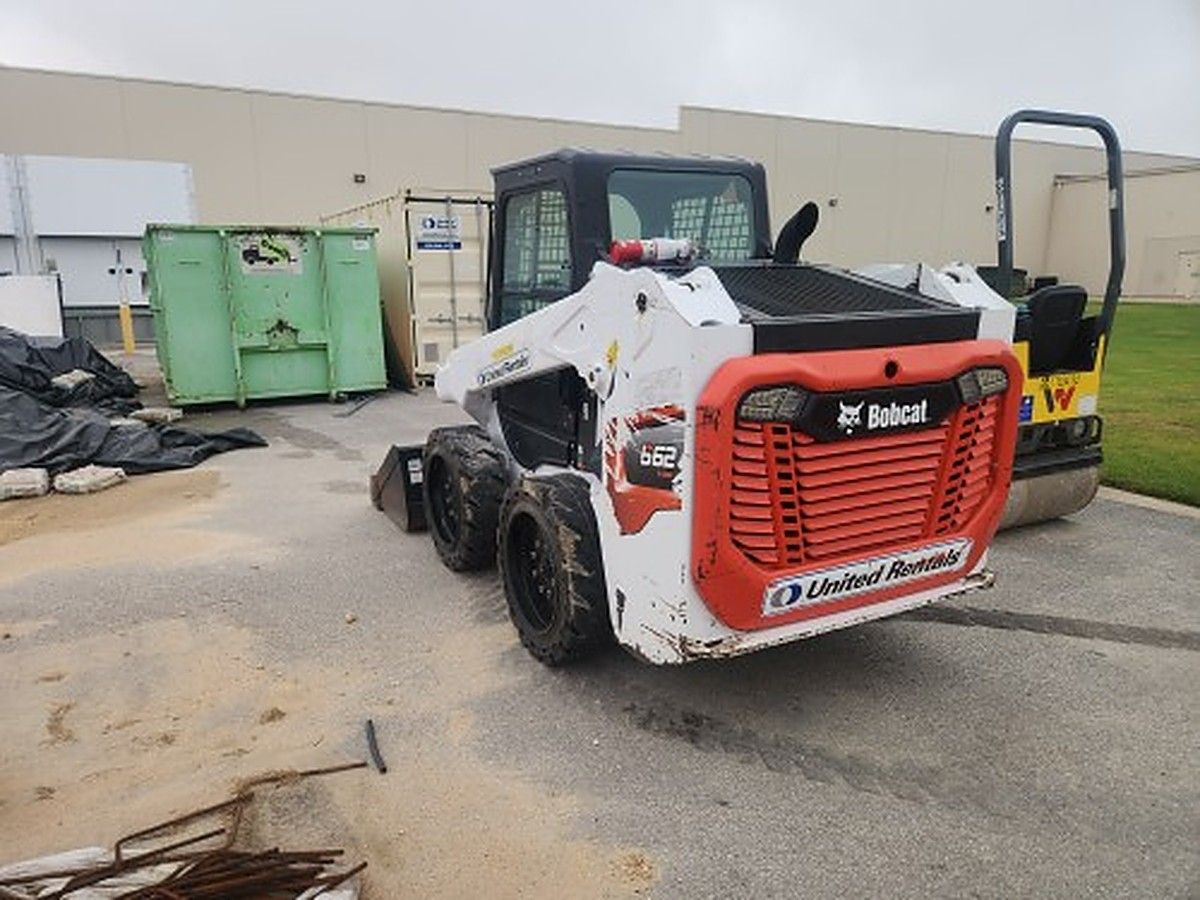 BOBCAT S62 photo 2