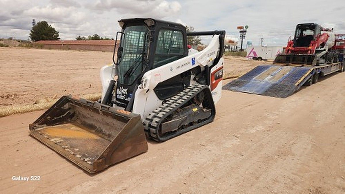BOBCAT T76 photo 4