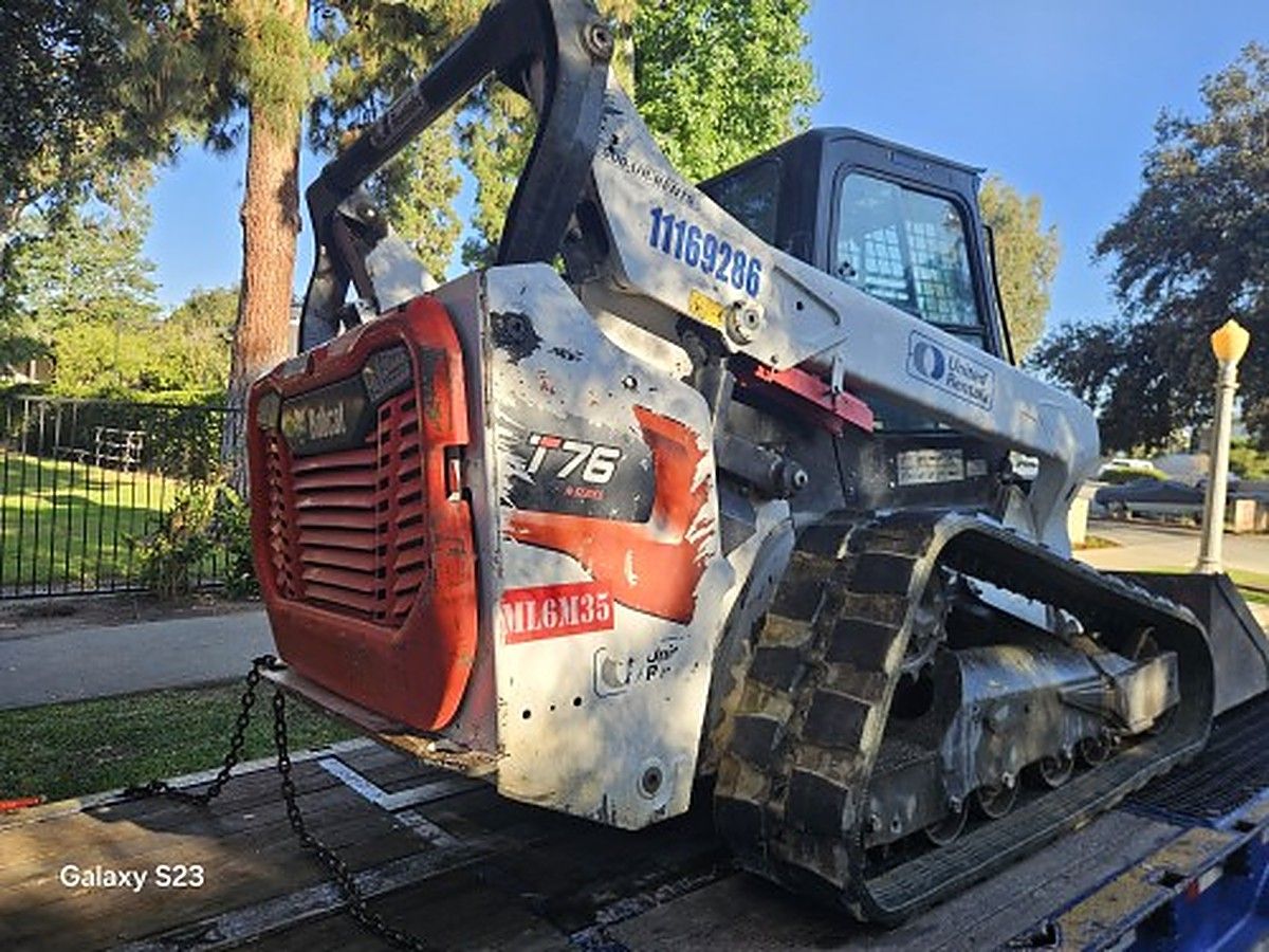 BOBCAT T76 photo 4
