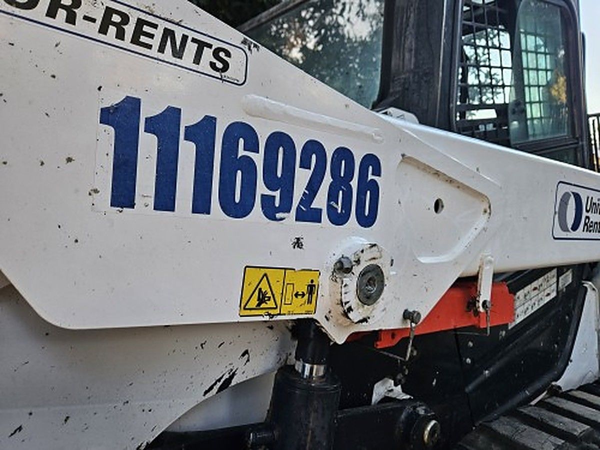 BOBCAT T76 photo 6