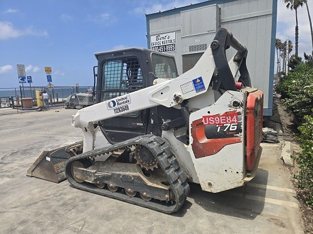BOBCAT T76 photo 3
