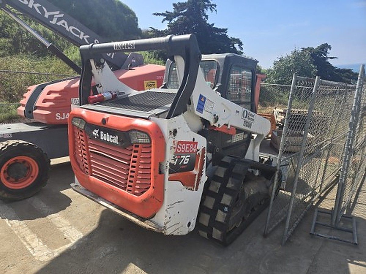 BOBCAT T76 photo 6