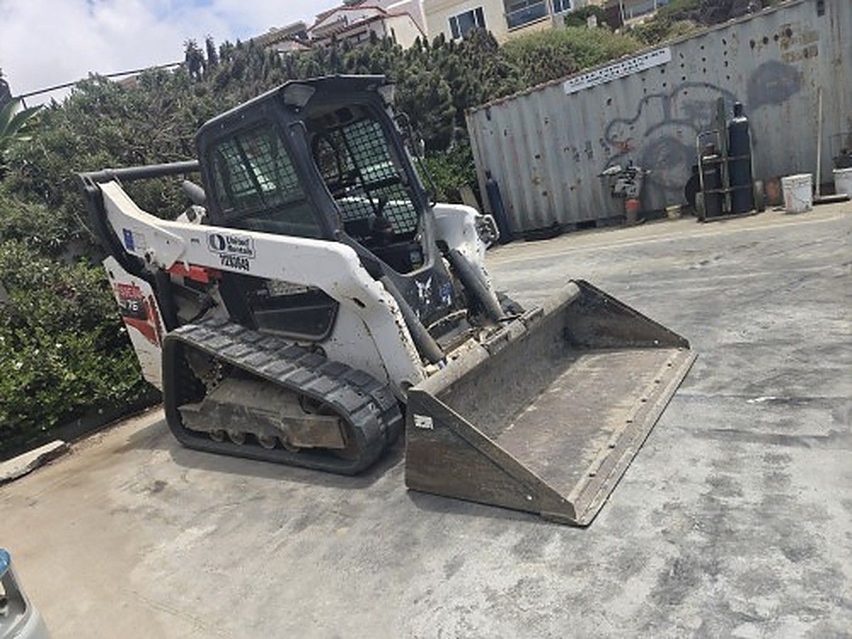 BOBCAT T76 photo 9