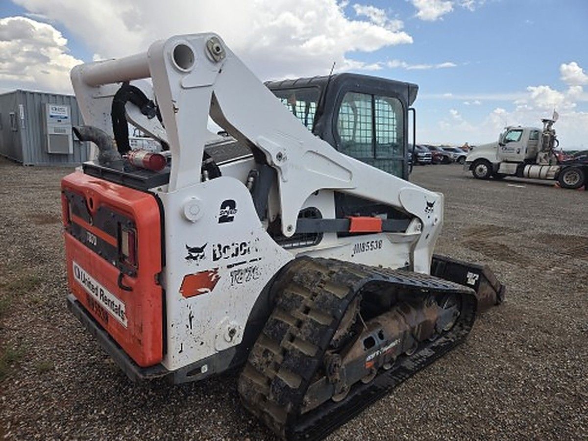 BOBCAT T870 photo 2