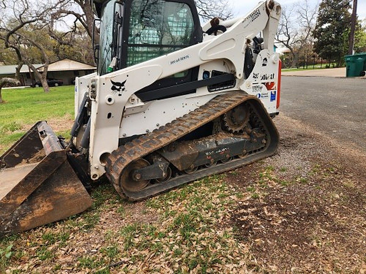 BOBCAT T870 photo 3
