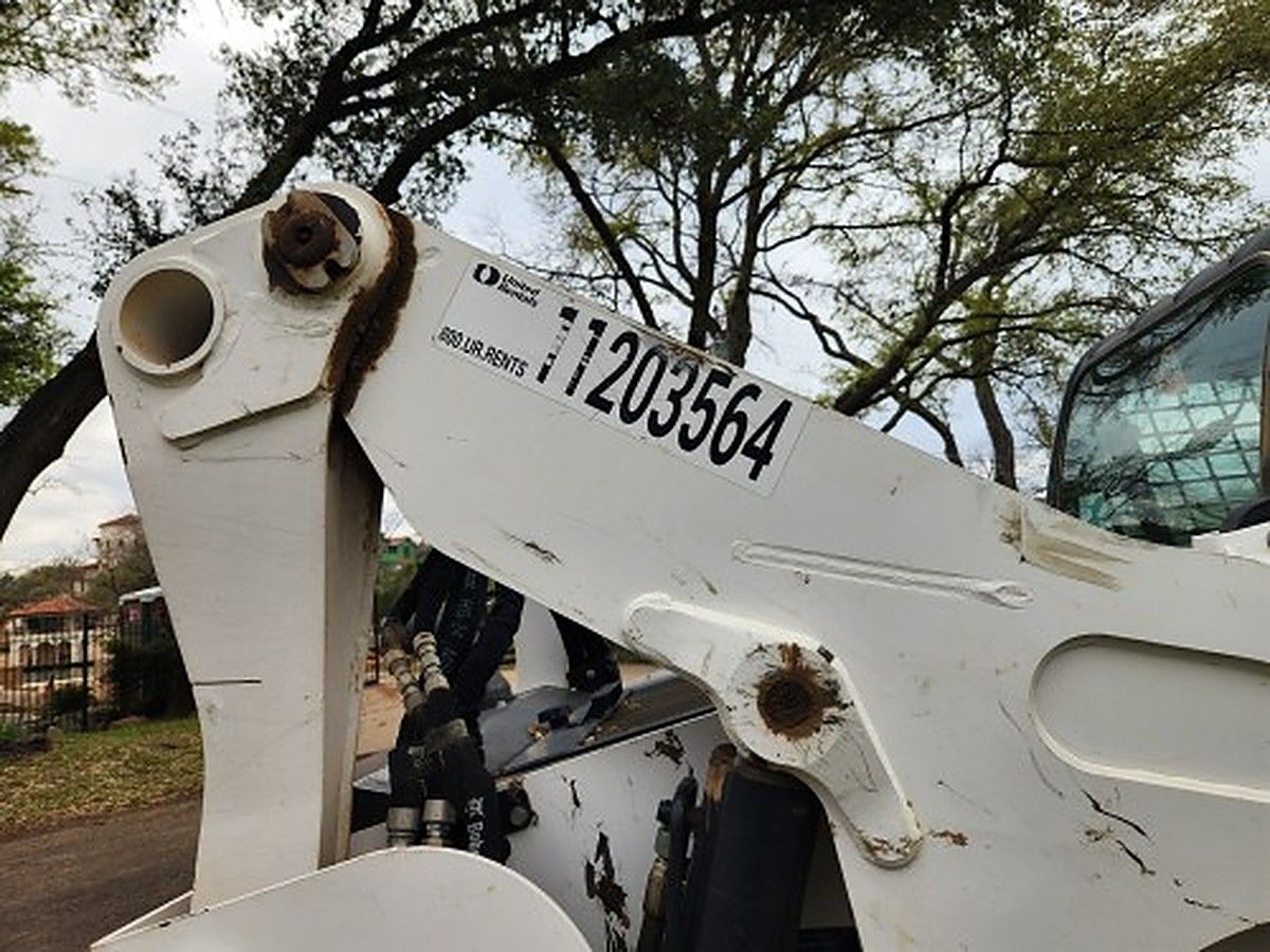 BOBCAT T870 photo 4
