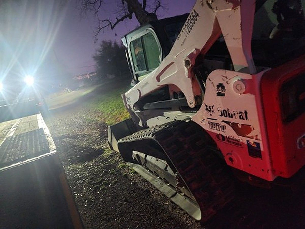 BOBCAT T870 photo 7