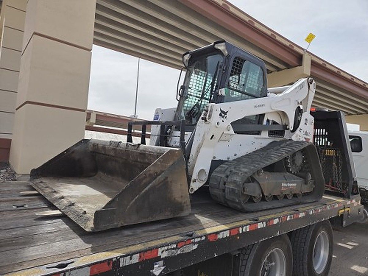 BOBCAT T870 photo 4