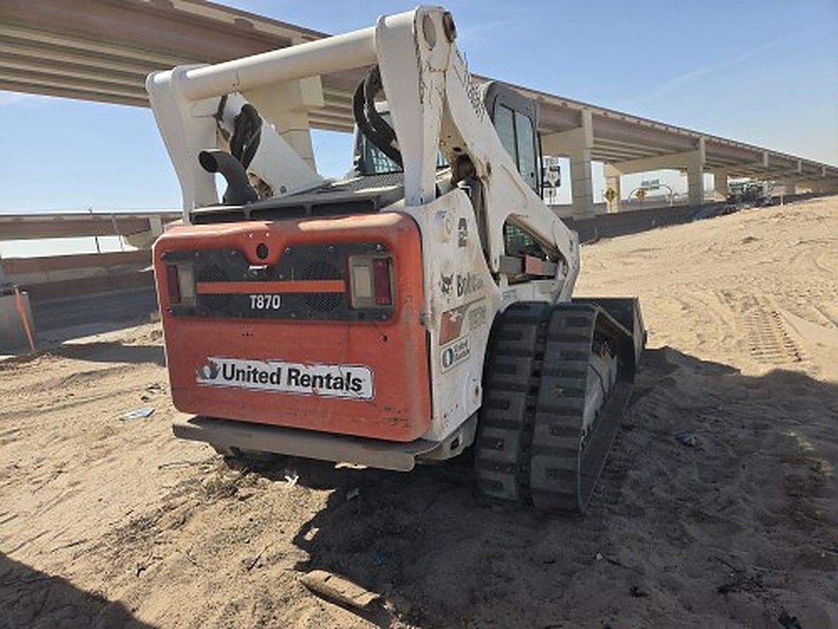 BOBCAT T870 photo 6