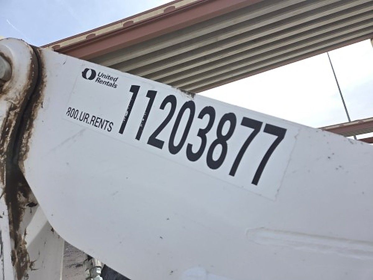 BOBCAT T870 photo 8