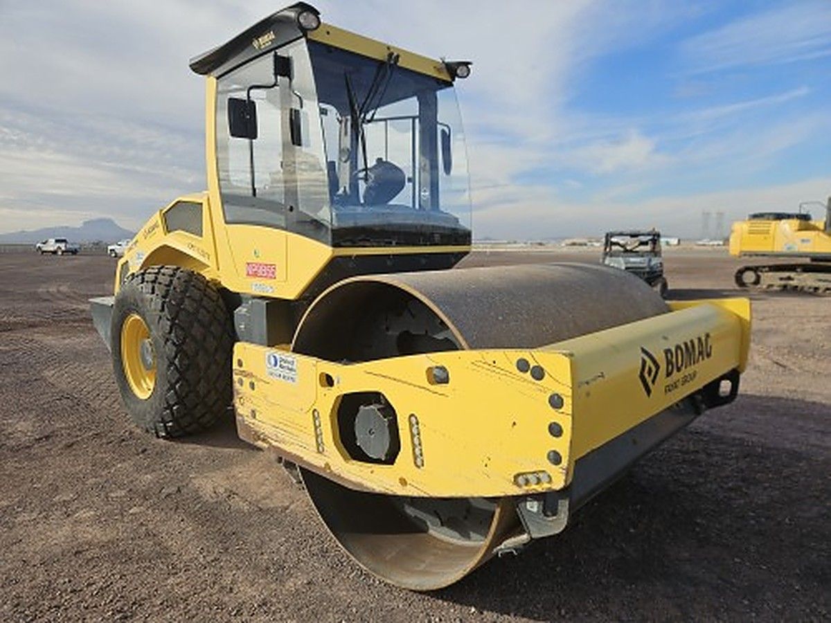 BOMAG BW211D-5 photo 3