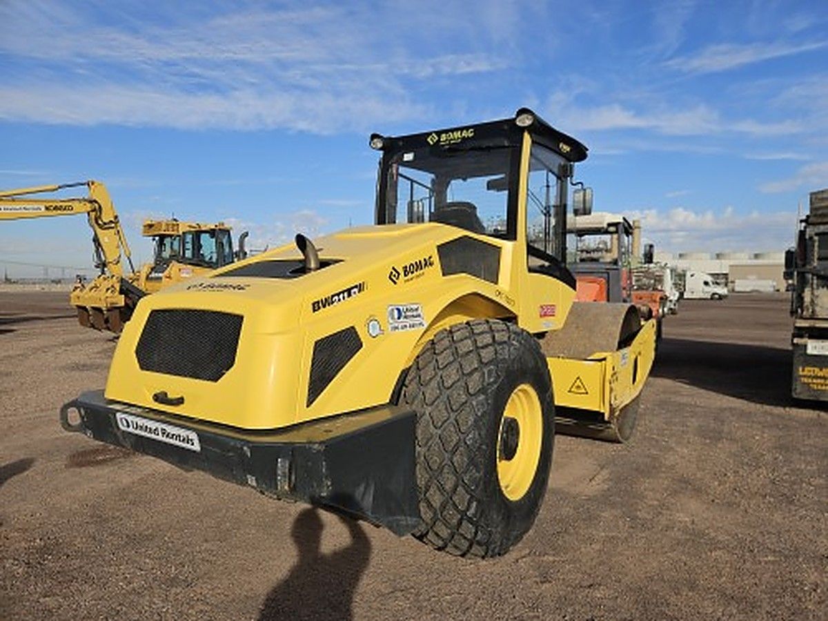 BOMAG BW211D-5 photo 5
