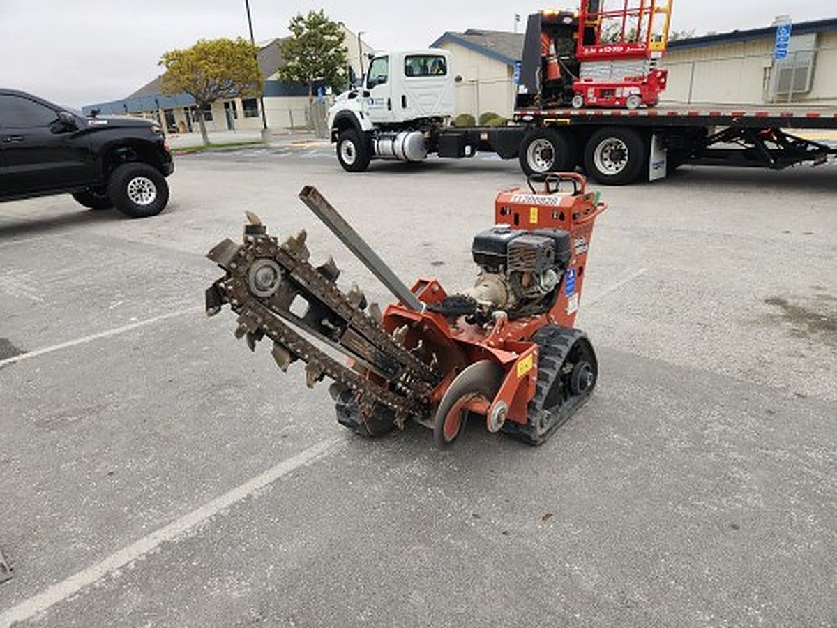 DITCHWITCH C12X photo 2