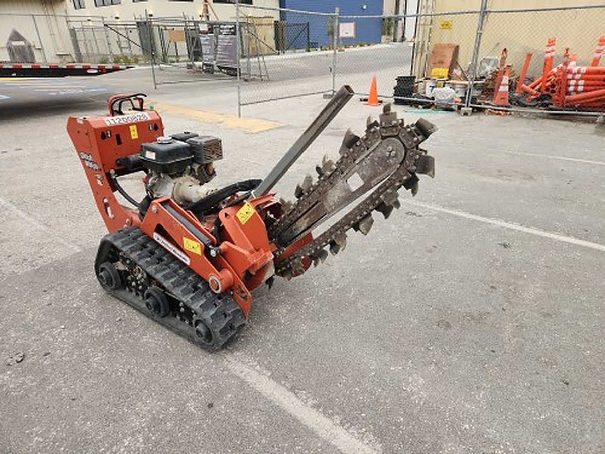 DITCHWITCH C12X photo 3