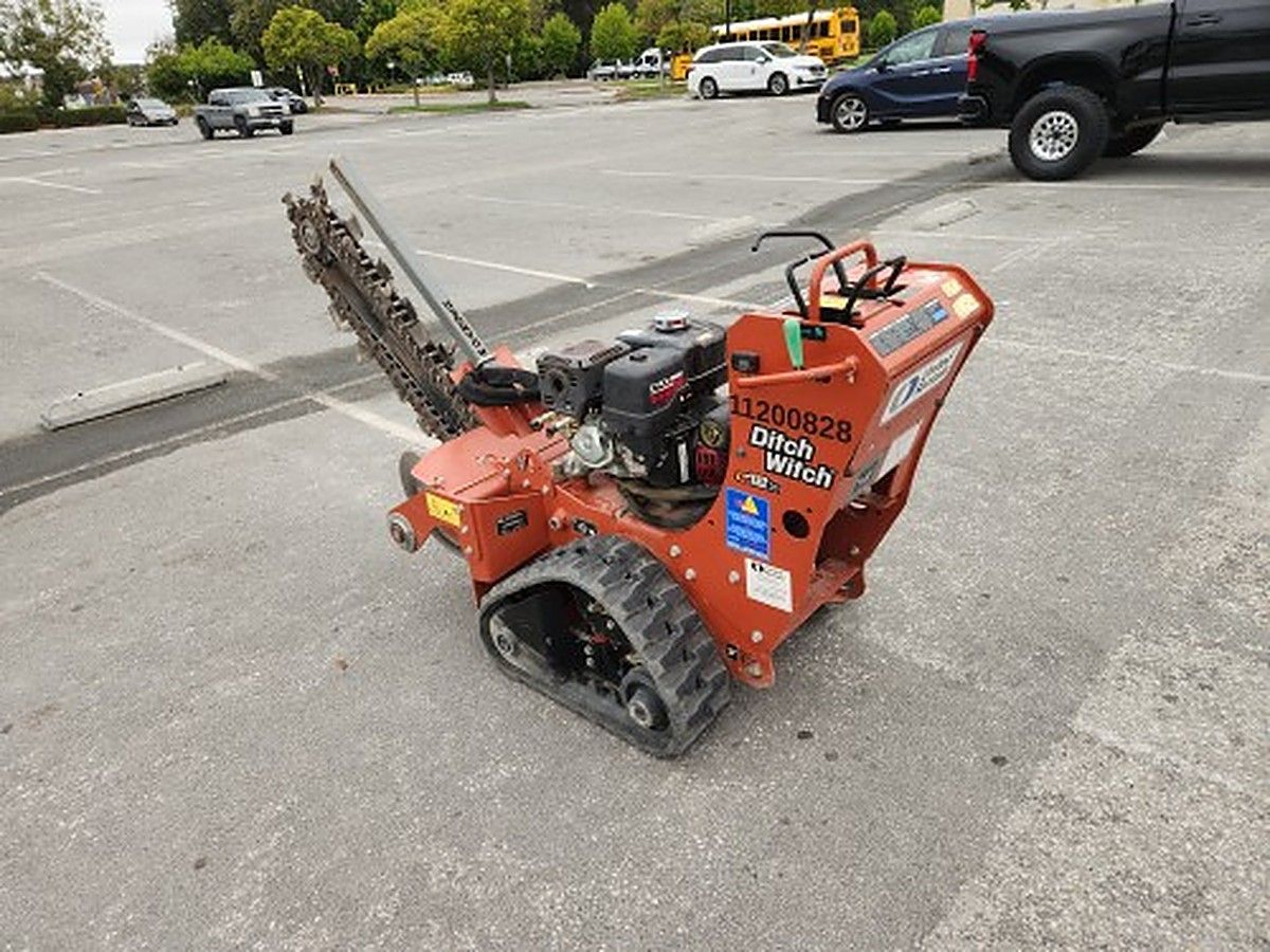 DITCHWITCH C12X photo 4