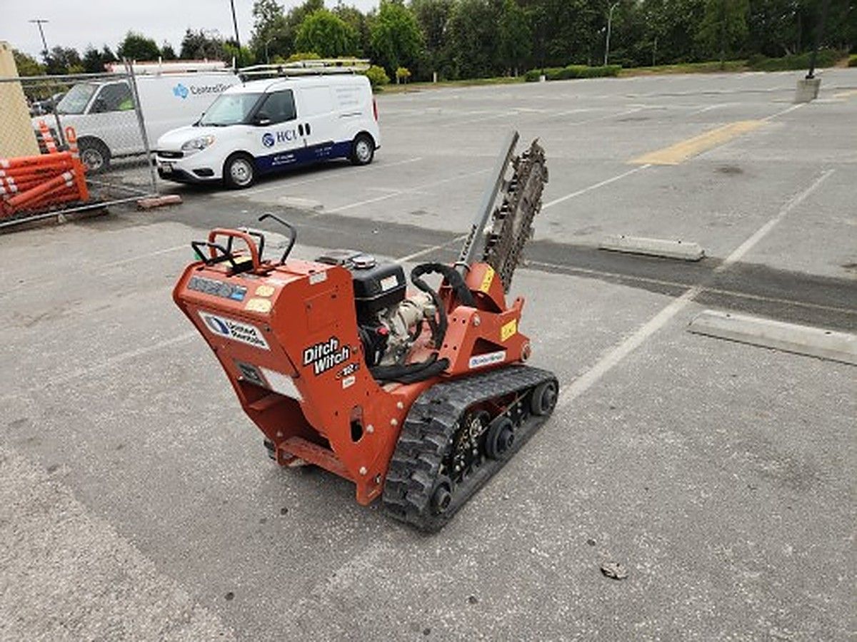 DITCHWITCH C12X photo 5