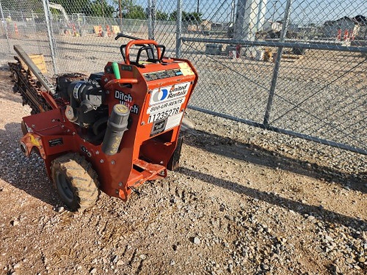 DITCHWITCH C14 photo 4