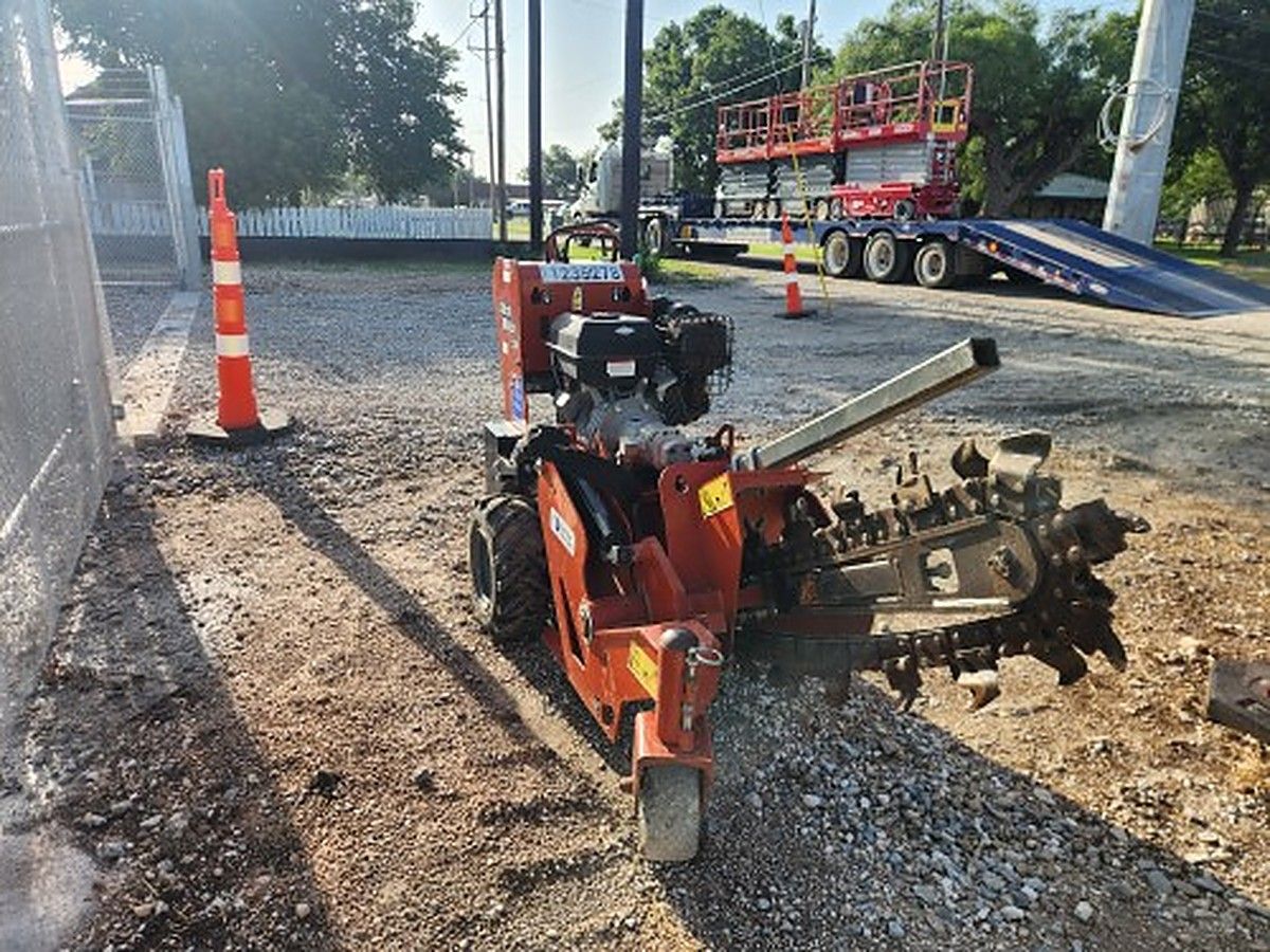 DITCHWITCH C14 photo 5