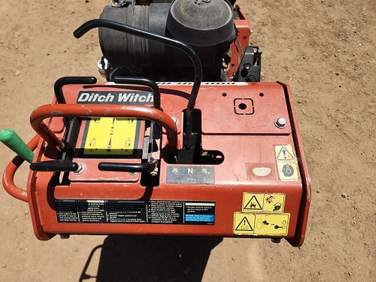 DITCHWITCH C24X photo 2