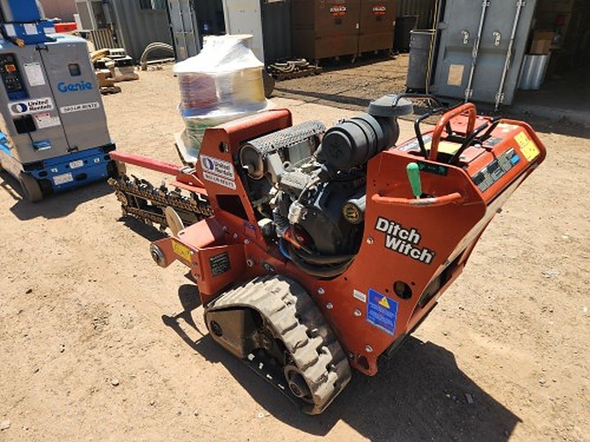 DITCHWITCH C24X photo 3