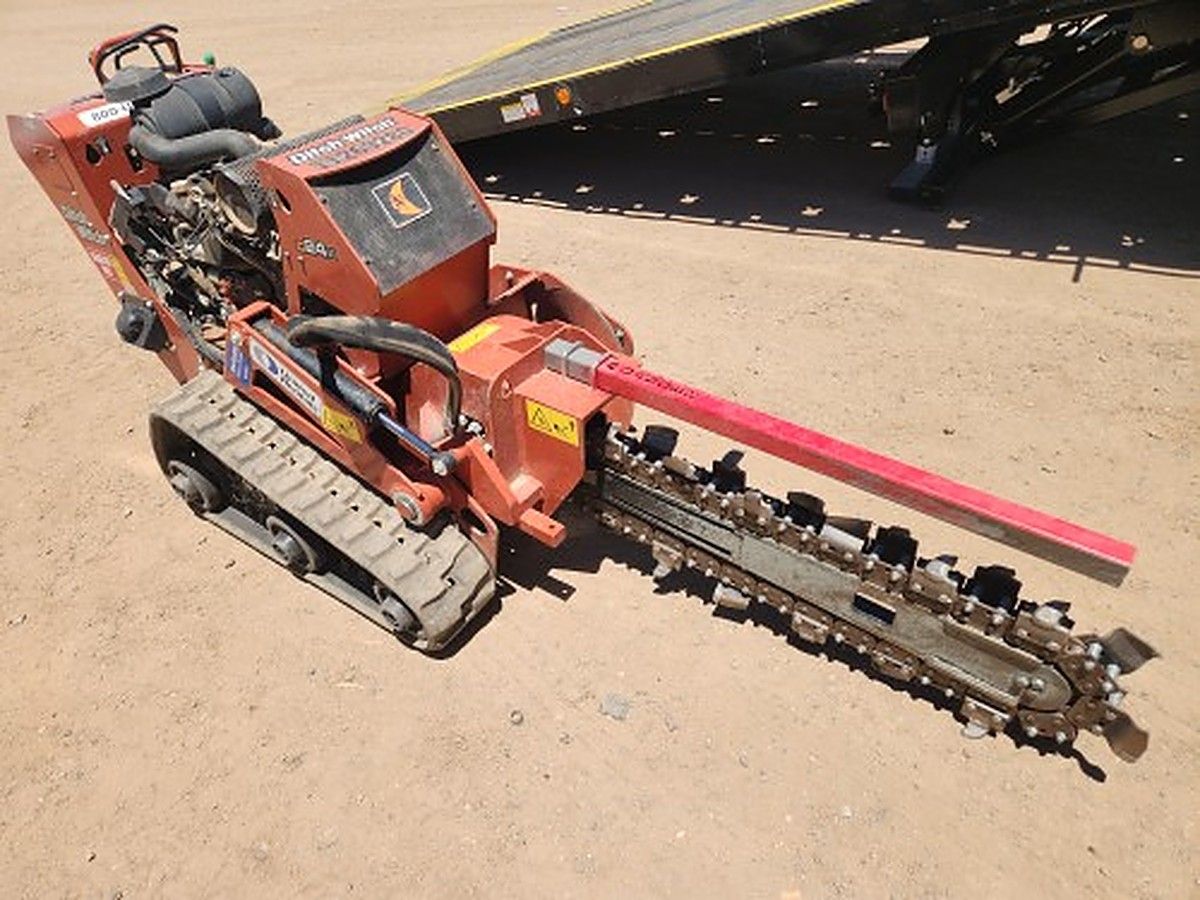 DITCHWITCH C24X photo 6