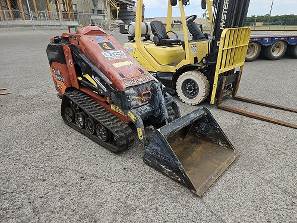 DITCHWITCH SK800 photo 4
