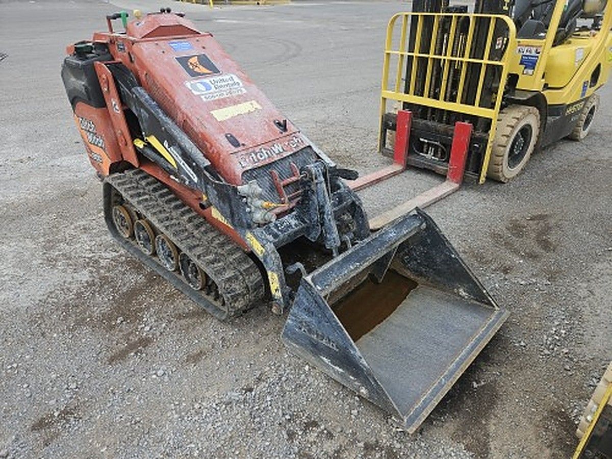 DITCHWITCH SK800 photo 5