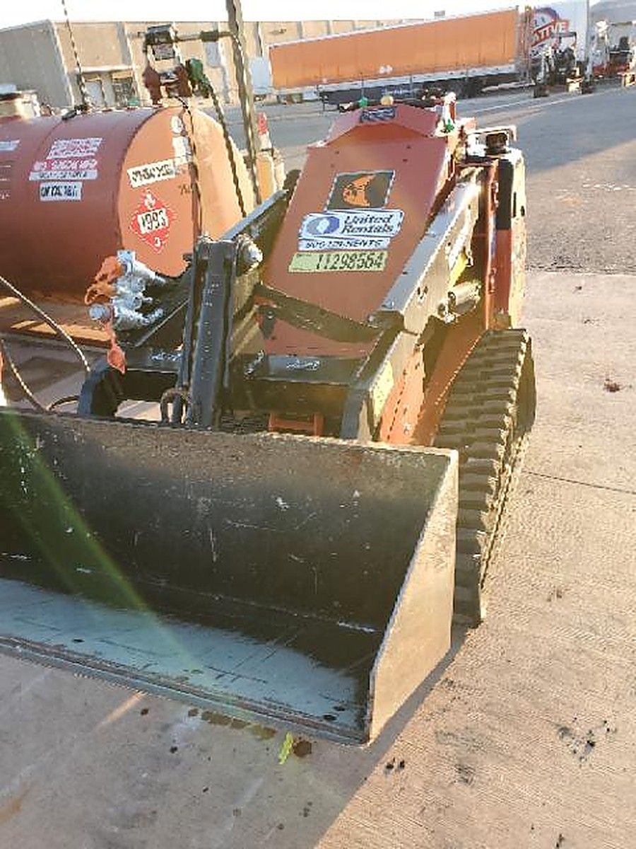DITCHWITCH SK800 photo 2