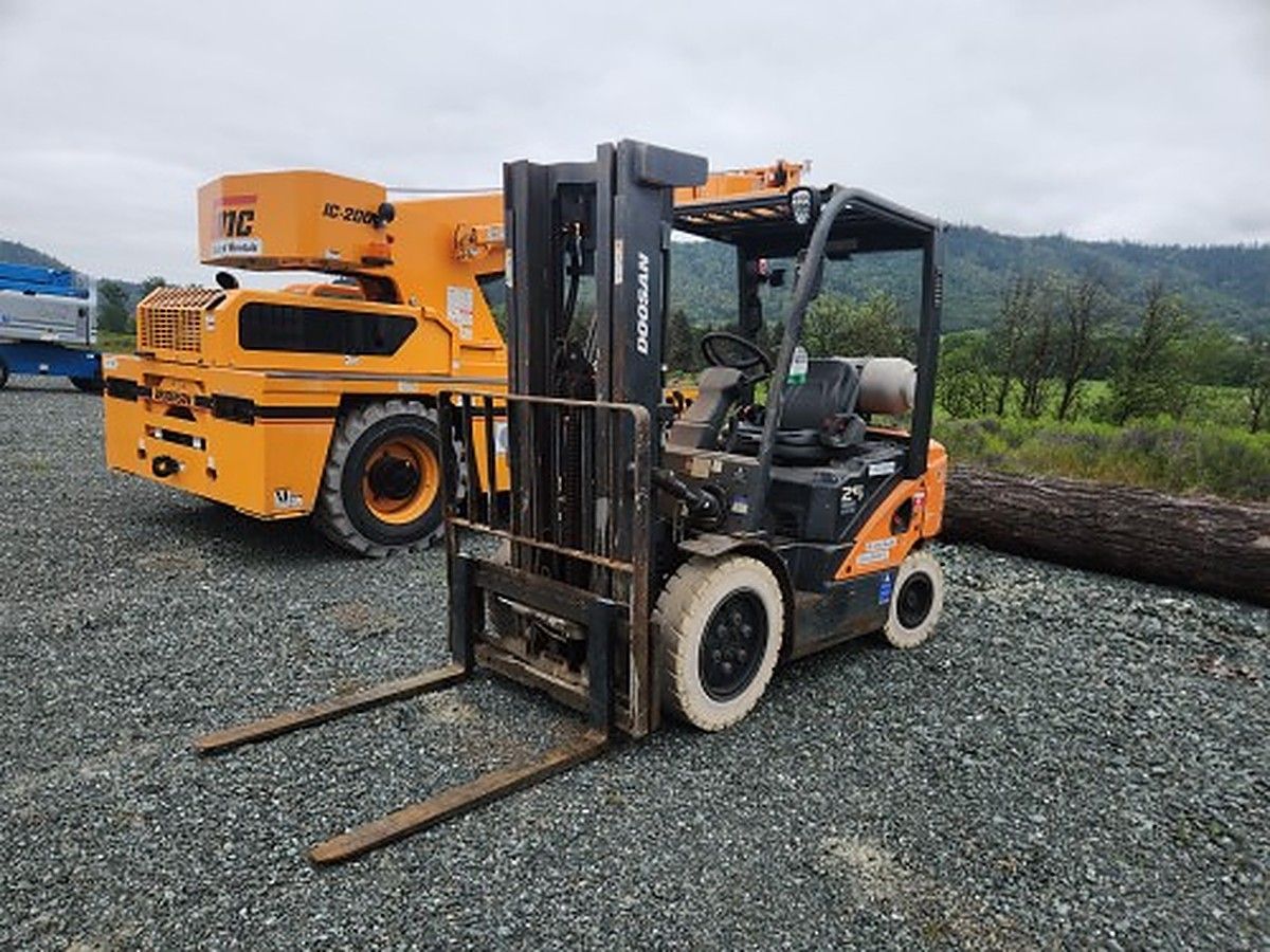 DOOSAN G25N-7DF photo 3