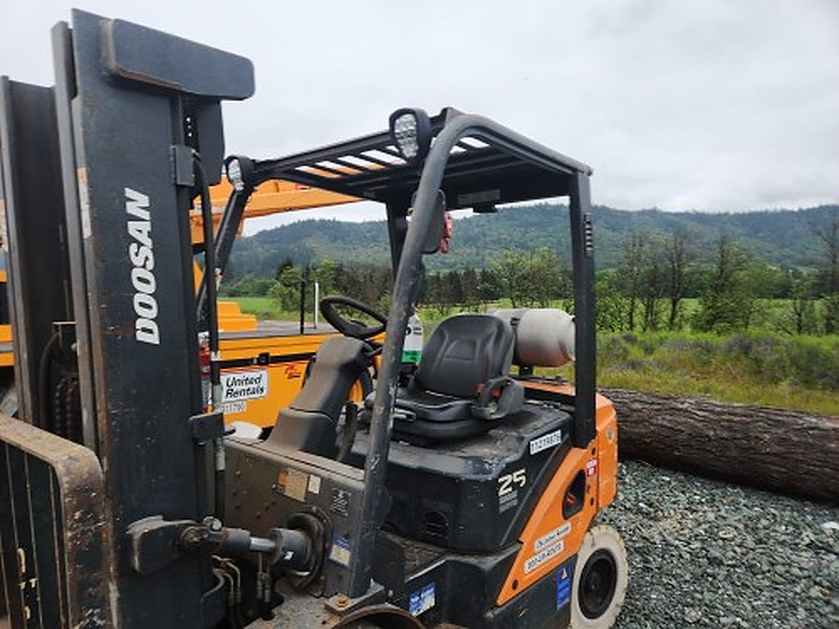 DOOSAN G25N-7DF photo 4
