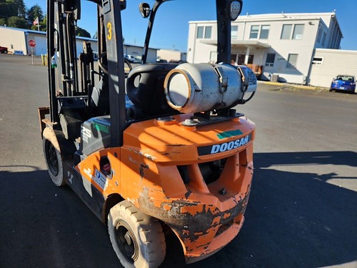 DOOSAN G25N-7DF photo 3
