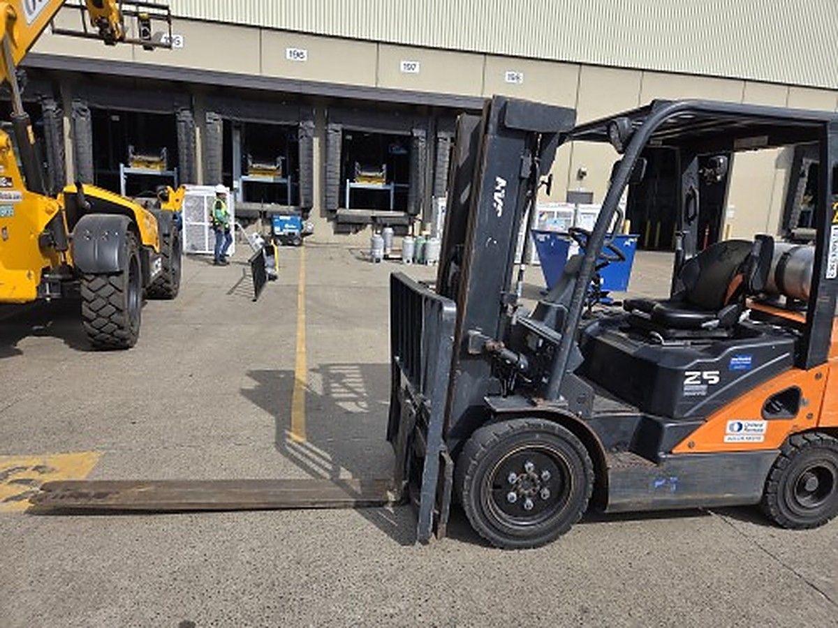 DOOSAN G25N-7DF photo 2