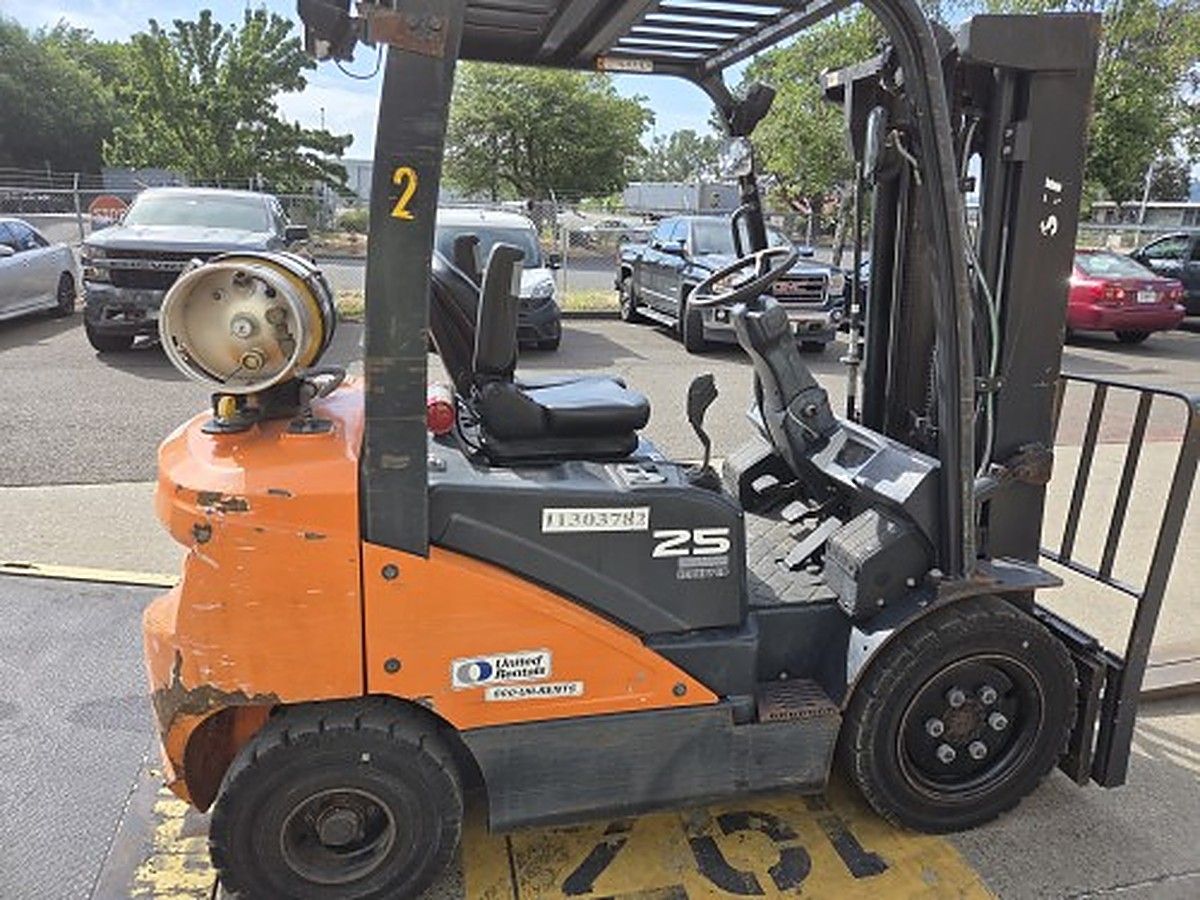 DOOSAN G25N-7DF photo 3