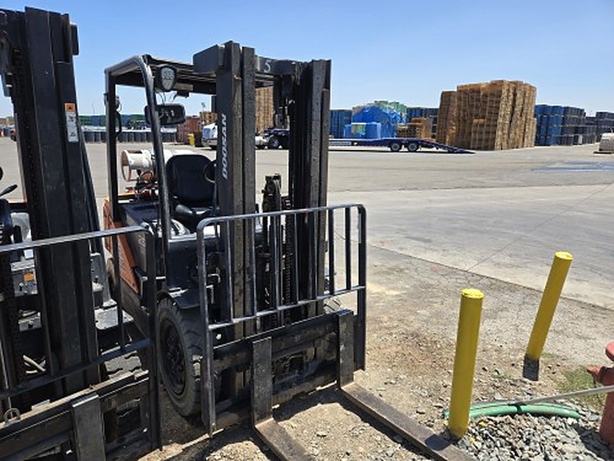 DOOSAN G25P-7DF photo 2