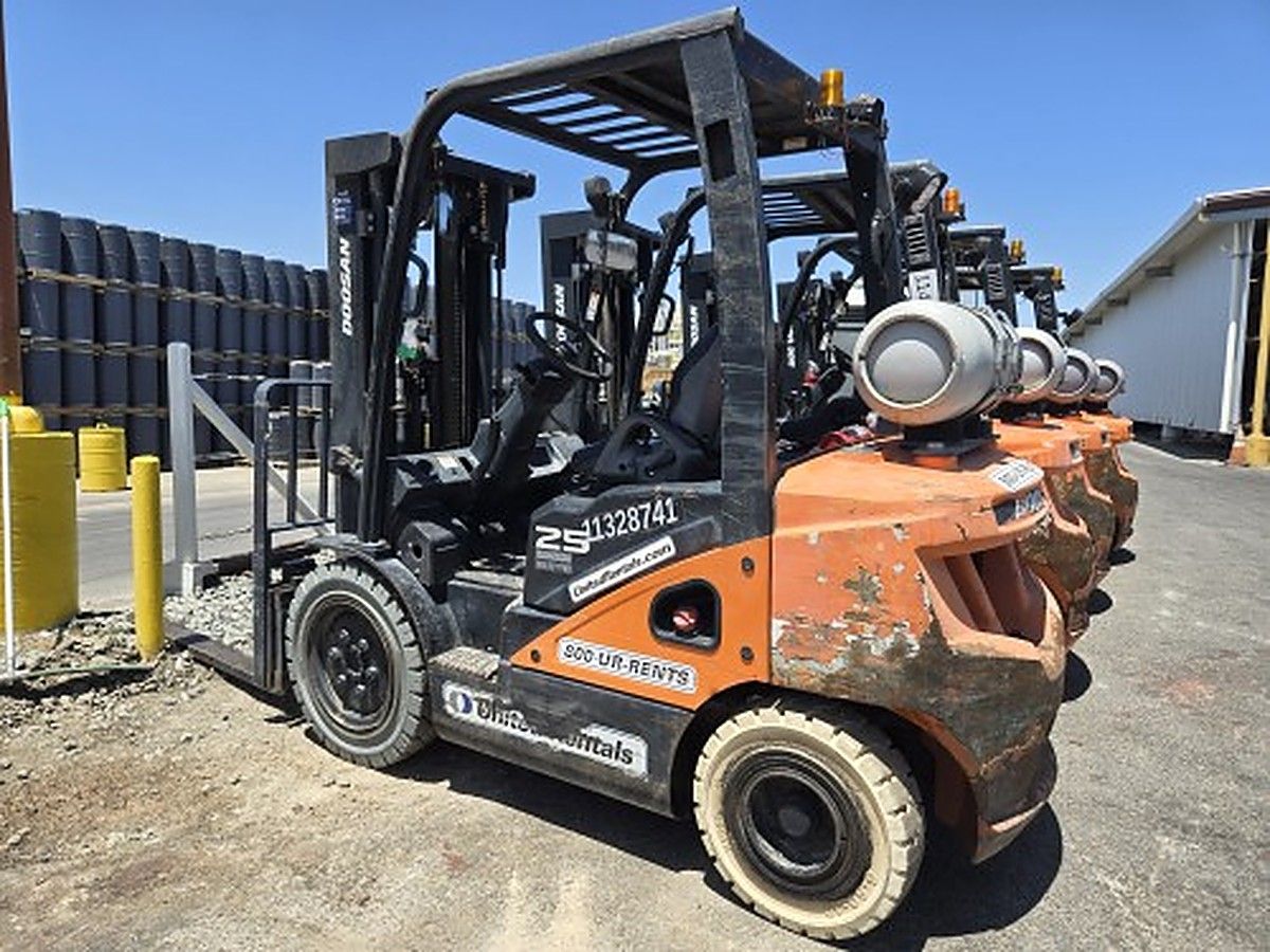 DOOSAN G25P-7DF photo 4