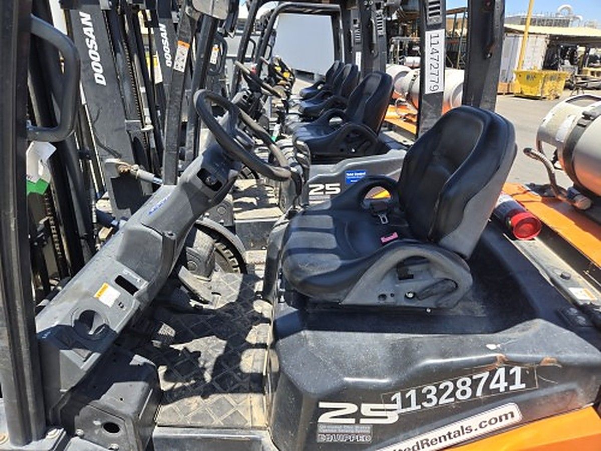 DOOSAN G25P-7DF photo 5