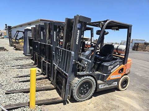 2021 DOOSAN G25P-7DF Forklift Whse 5000# Gas/Lp