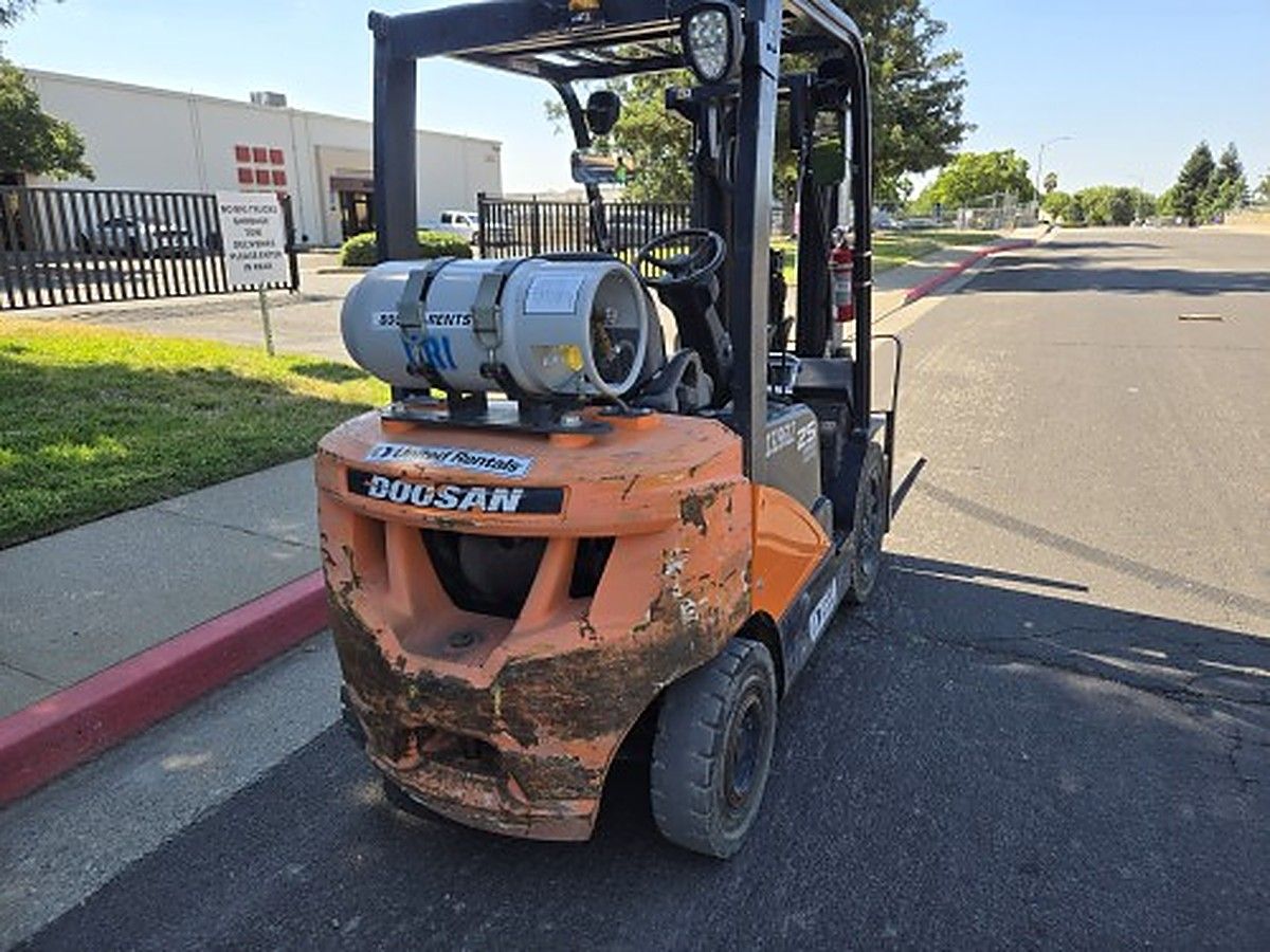 DOOSAN G25P-7DF photo 2