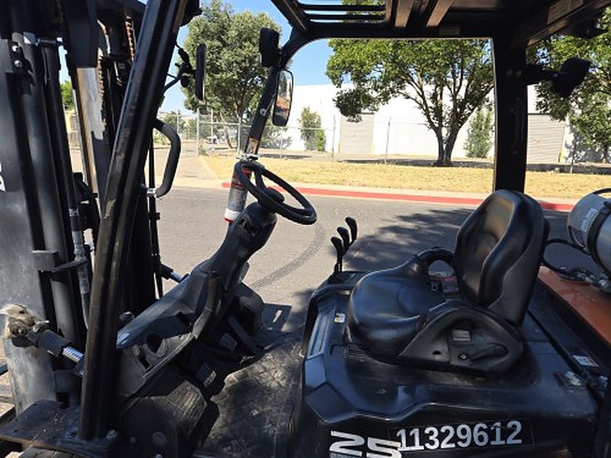 DOOSAN G25P-7DF photo 4